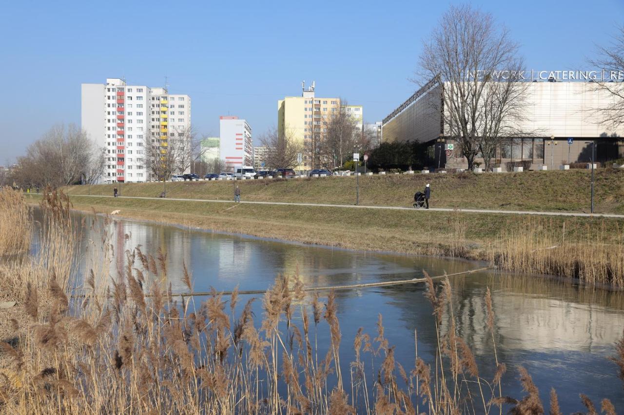 Sunny House Two Apartment Bratislava Bagian luar foto
